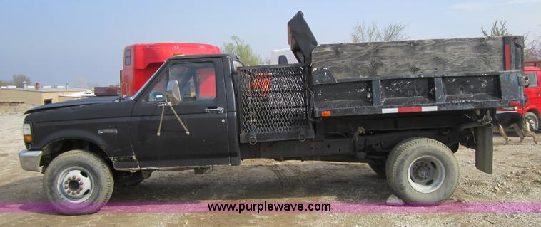 image for item 3826 1992 Ford F350 Super Duty pickup truck