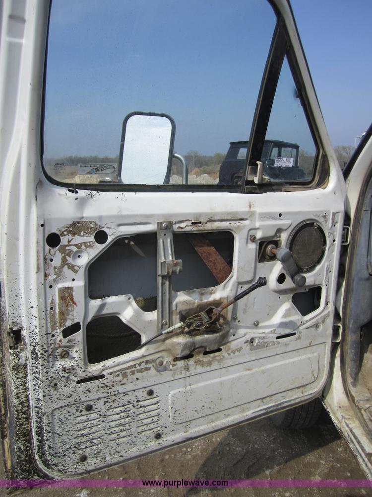 image for item 3826 1992 Ford F350 Super Duty pickup truck