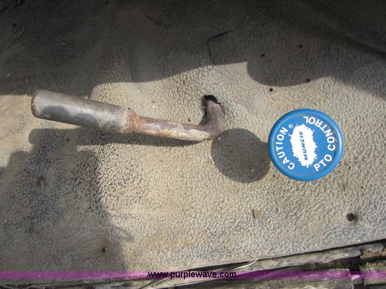 image for item 3826 1992 Ford F350 Super Duty pickup truck