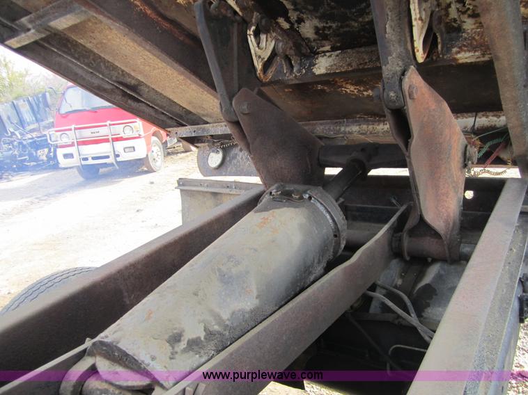 image for item 3826 1992 Ford F350 Super Duty pickup truck