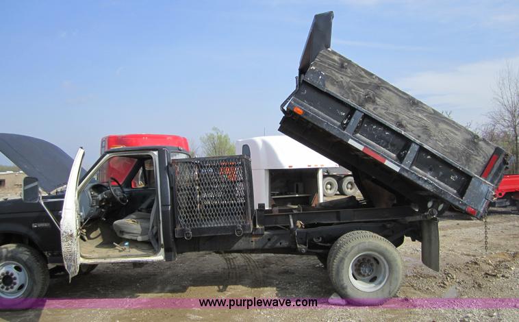 image for item 3826 1992 Ford F350 Super Duty pickup truck