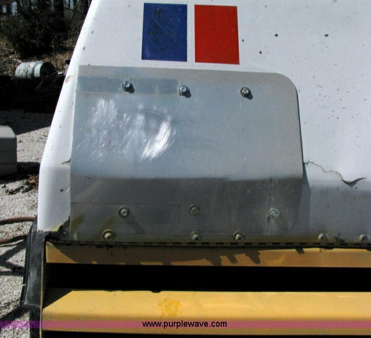 image for item 4440 1999 Superior 612D screw compressor