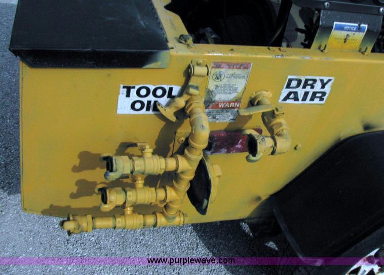 image for item 4440 1999 Superior 612D screw compressor