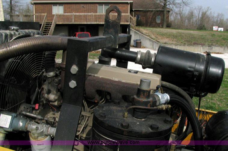 image for item 4440 1999 Superior 612D screw compressor