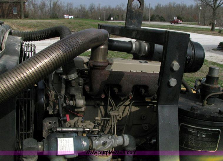 image for item 4440 1999 Superior 612D screw compressor