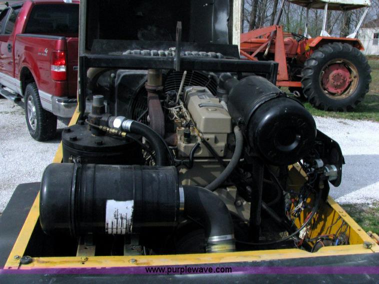 image for item 4440 1999 Superior 612D screw compressor