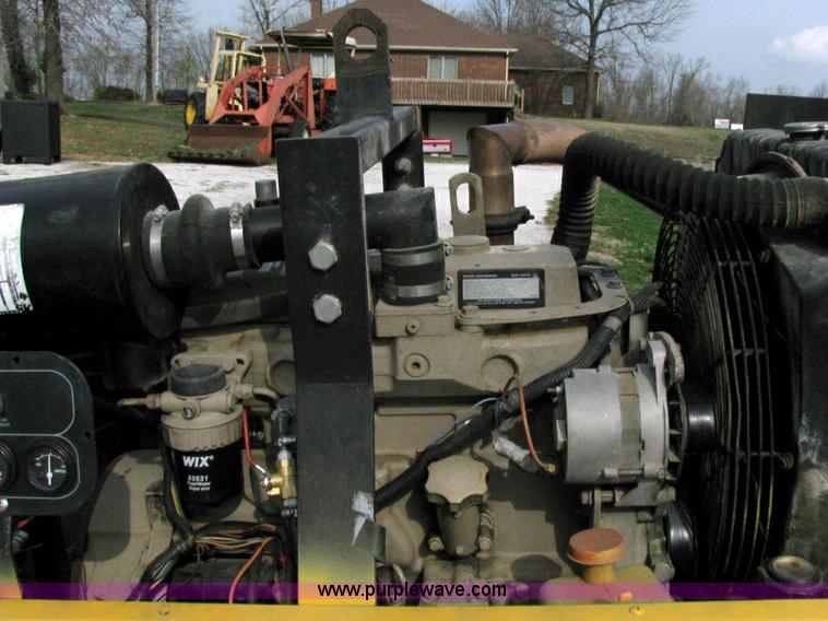 image for item 4440 1999 Superior 612D screw compressor