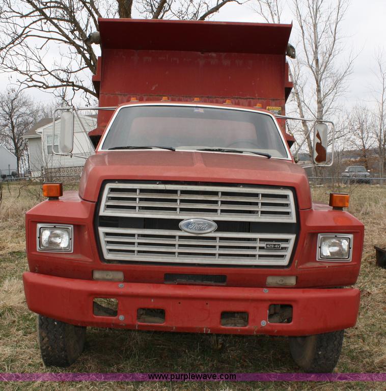 image for item 4808 1989 Ford F700 dump truck