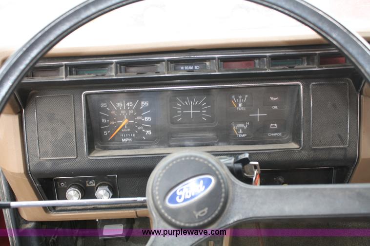 image for item 4808 1989 Ford F700 dump truck