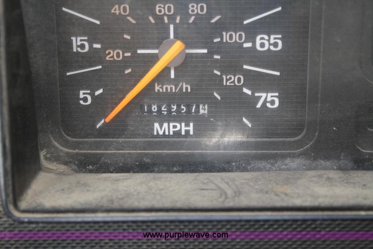 image for item 4808 1989 Ford F700 dump truck