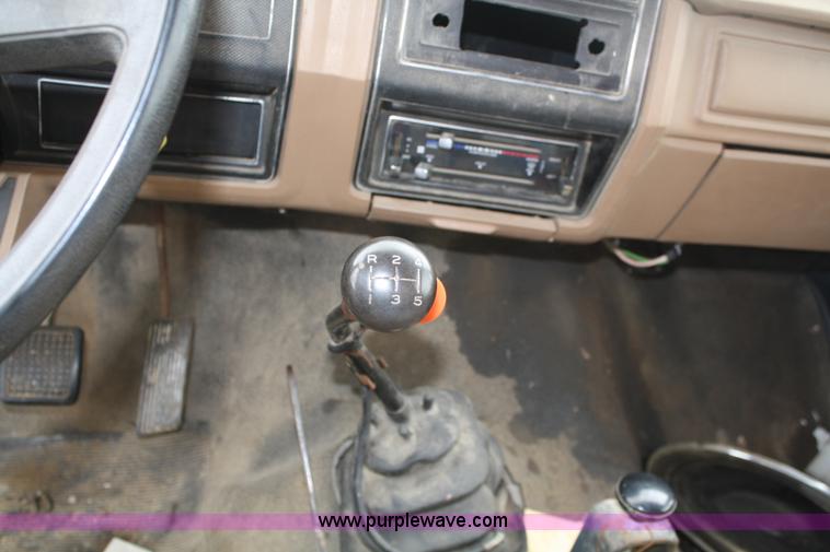 image for item 4808 1989 Ford F700 dump truck