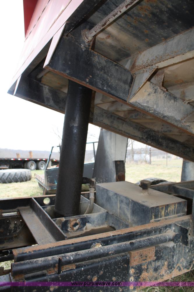 image for item 4808 1989 Ford F700 dump truck