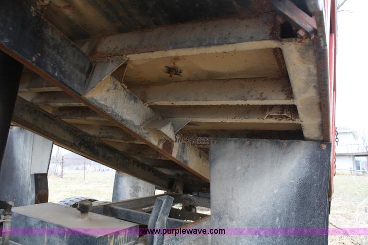 image for item 4808 1989 Ford F700 dump truck