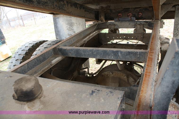 image for item 4808 1989 Ford F700 dump truck