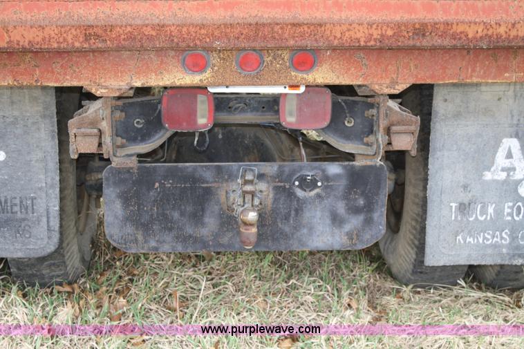image for item 4808 1989 Ford F700 dump truck