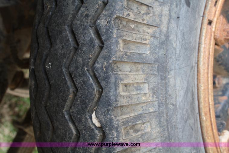 image for item 4808 1989 Ford F700 dump truck