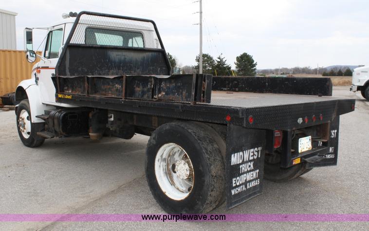 image for item 4818 1991 International 4900 flatbed truck