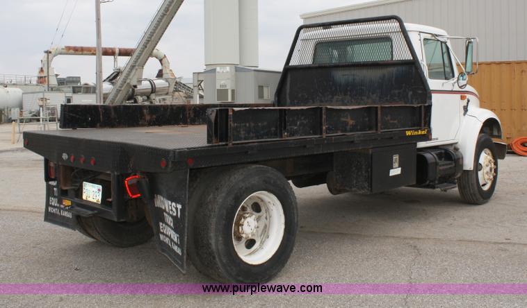 image for item 4818 1991 International 4900 flatbed truck