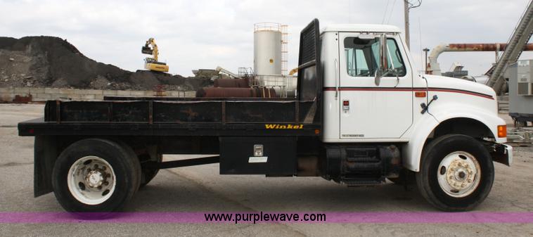 image for item 4818 1991 International 4900 flatbed truck