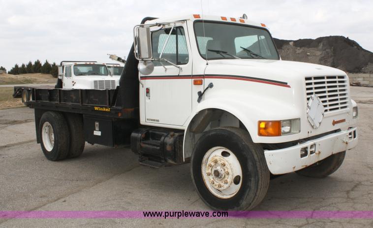 image for item 4818 1991 International 4900 flatbed truck
