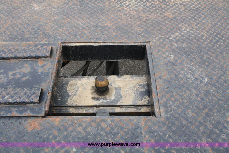 image for item 4818 1991 International 4900 flatbed truck