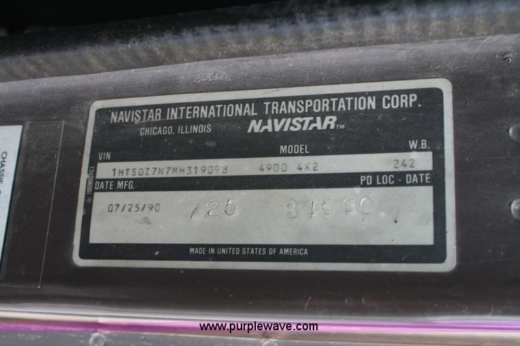 image for item 4818 1991 International 4900 flatbed truck