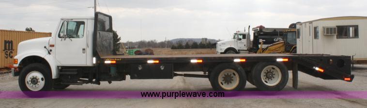 image for item 4819 1994 International 4900 flatbed truck
