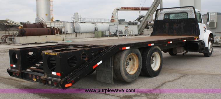 image for item 4819 1994 International 4900 flatbed truck