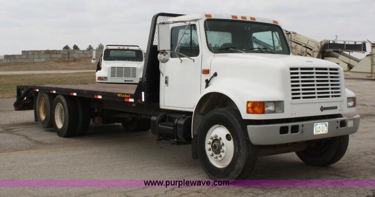 image for item 4819 1994 International 4900 flatbed truck