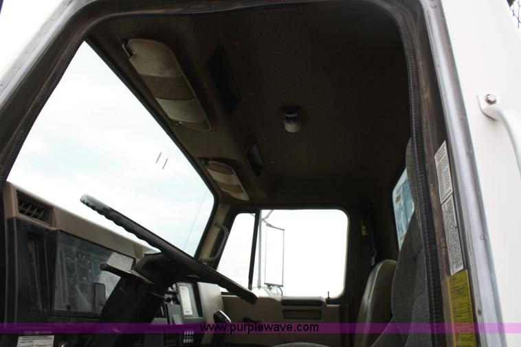 image for item 4819 1994 International 4900 flatbed truck