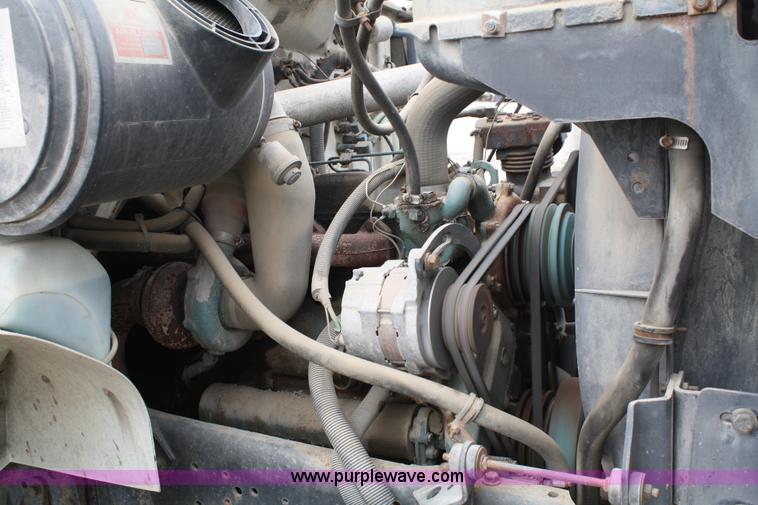 image for item 4819 1994 International 4900 flatbed truck