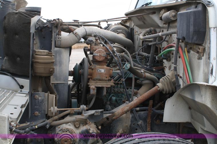 image for item 4819 1994 International 4900 flatbed truck