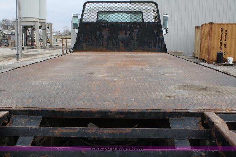 image for item 4819 1994 International 4900 flatbed truck