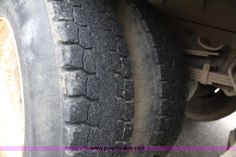 image for item 4819 1994 International 4900 flatbed truck