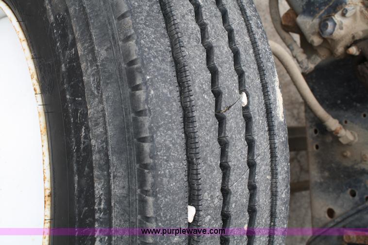 image for item 4819 1994 International 4900 flatbed truck