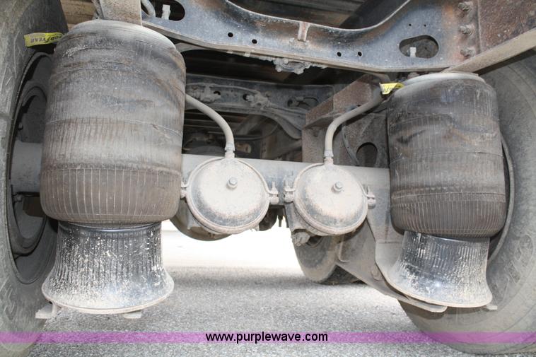 image for item 4819 1994 International 4900 flatbed truck