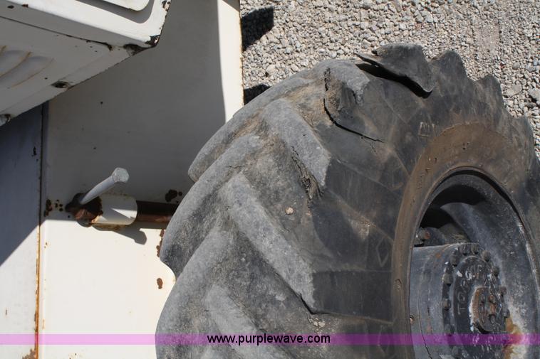 image for item 4930 1984 JLG 40HTR man lift