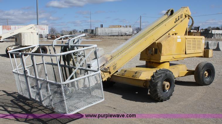 image for item 4932 1985 JLG 40F man lift