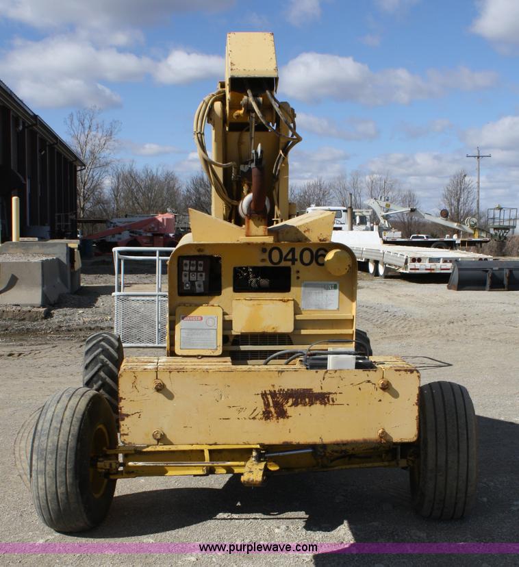 image for item 4932 1985 JLG 40F man lift