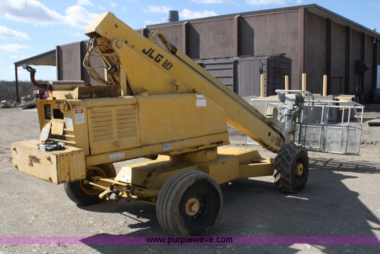 image for item 4932 1985 JLG 40F man lift