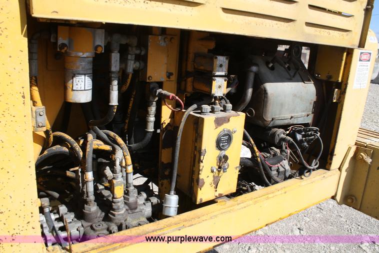 image for item 4932 1985 JLG 40F man lift