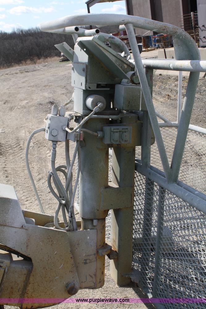 image for item 4932 1985 JLG 40F man lift