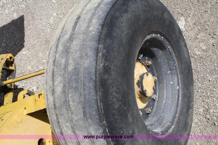 image for item 4932 1985 JLG 40F man lift