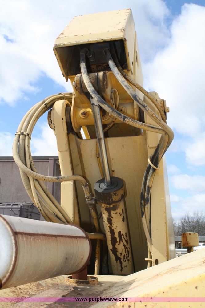 image for item 4932 1985 JLG 40F man lift