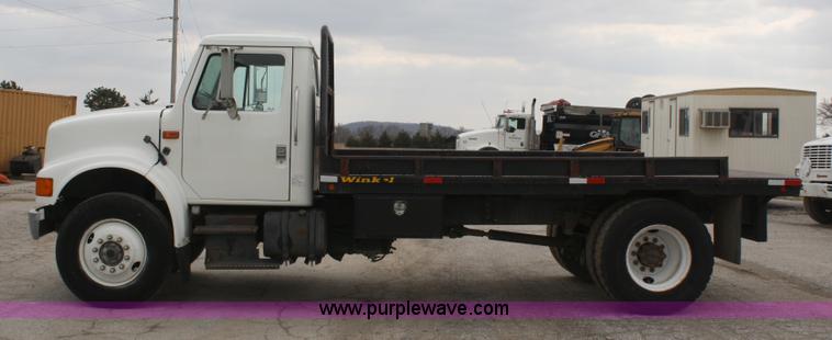 image for item 5003 1992 International 4900 flatbed truck