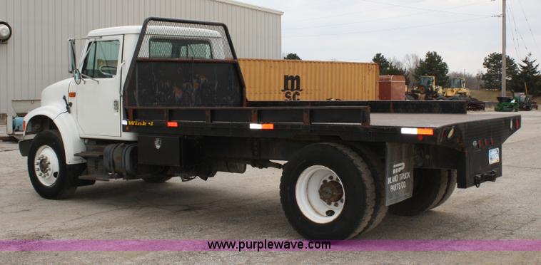 image for item 5003 1992 International 4900 flatbed truck