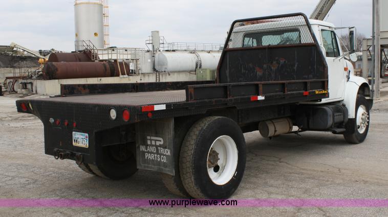 image for item 5003 1992 International 4900 flatbed truck
