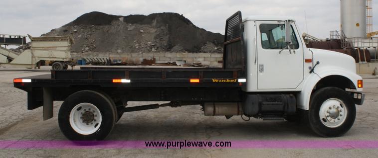 image for item 5003 1992 International 4900 flatbed truck