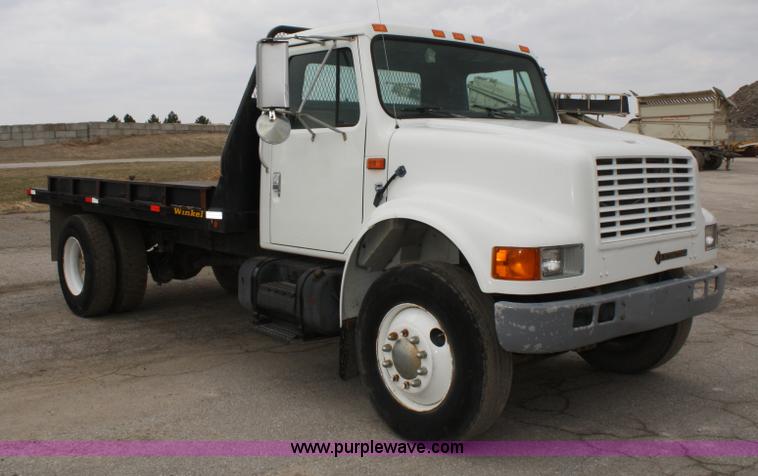 image for item 5003 1992 International 4900 flatbed truck