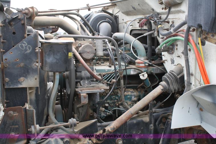 image for item 5003 1992 International 4900 flatbed truck